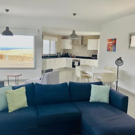 Villa Casa Achaman - Contemporary Style With Outstanding Views